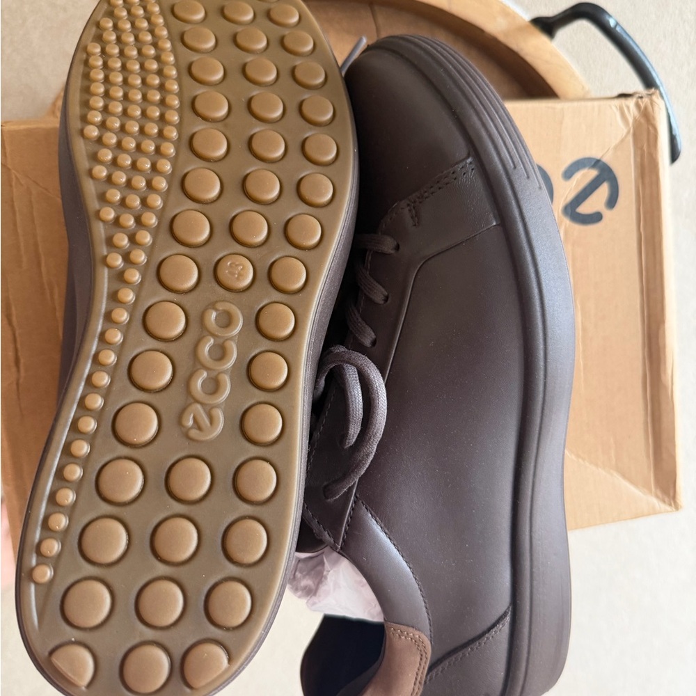 Ecco Men's Dark Brown Leather Sneakers Brand New - Picture 2 of 9